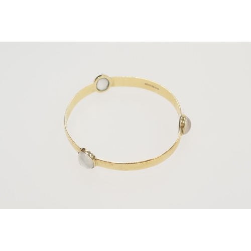 205 - 9ct gold cabochon moon stone bangle, hallmarked Birmingham 1976, interior size 60mm, gross weight 18... 