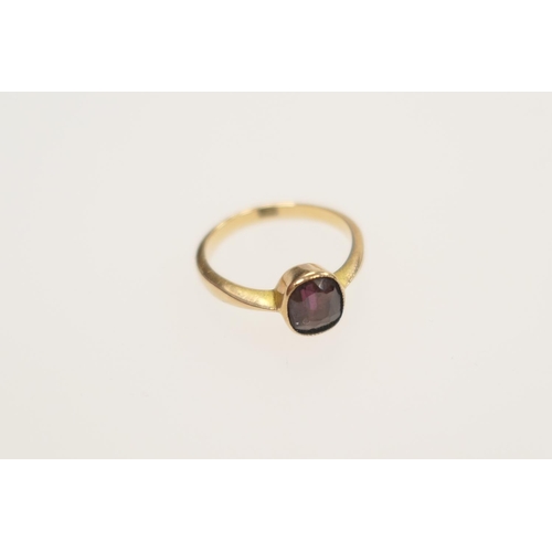 207 - 9ct gold and garnet dress ring, ring size 'M', gross weight 2.8g