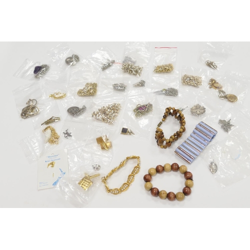 266 - Quantity of mixed costume jewellery