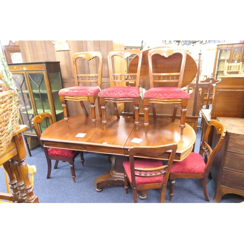 455 - Victorian mahogany extending pedestal dining table, length when extended 177cm, width 90cm, together... 