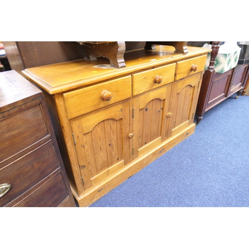 459 - Modern yellow pine dresser, width 134cm, height 83m