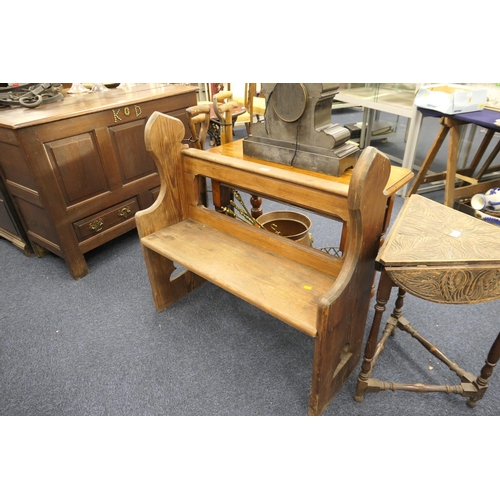 562 - Victorian small pitch pine pew, width 100cm