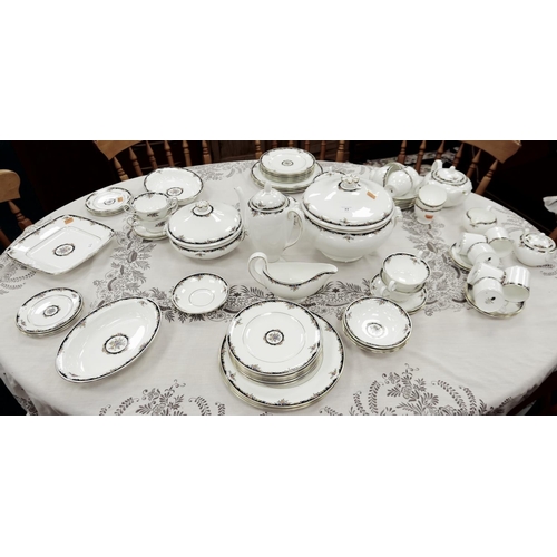 77 - Extensive Wedgwood Osborne pattern china dinner, tea and coffee service (86 pieces)