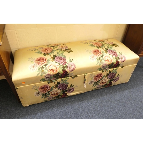 507 - Upholstered box ottoman, length 138cm