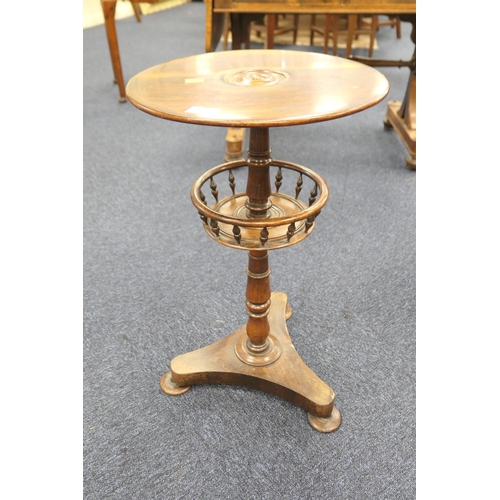 543 - Late Regency rosewood pedestal table with central gallery, 37cm diameter