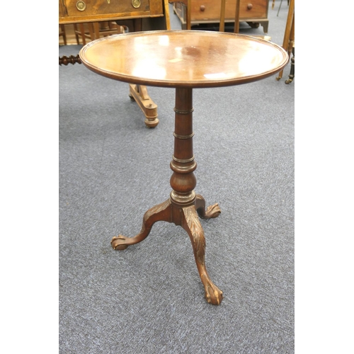 544 - Mahogany dish topped pedestal wine table, 46cm diameter