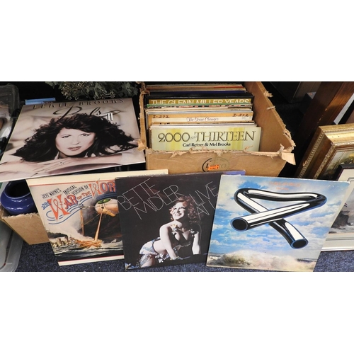 81 - Mixed genre LPs including Jeff Wayne's War of the Worlds, the Carpenters singles 1974 - 78, Tubular ... 