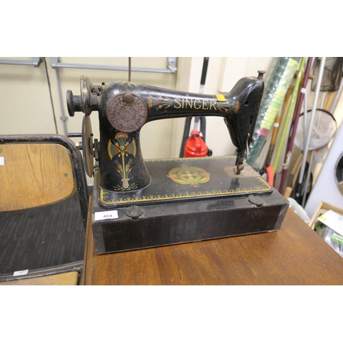 484 - Vintage Singer sewing machine