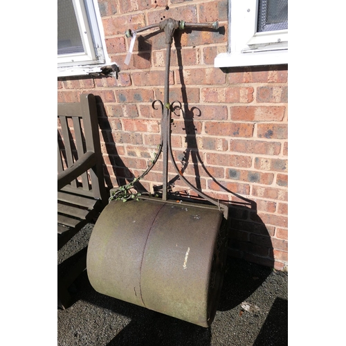 496 - Victorian cast iron garden roller