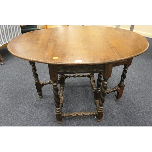 553 - Oak small barleytwist gateleg table, in part 18th Century, width 77cm