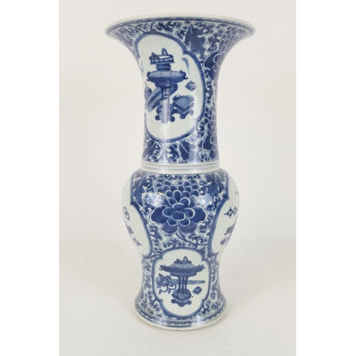 130 - Chinese blue and white Yen Yen vase, Kangxi (1662-1722), decorated with panels of precious objects a... 