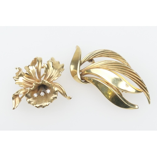 351 - 9ct gold orchid brooch, centred with three stamen tipped with tiny diamonds, 29mm, gross weight appr... 