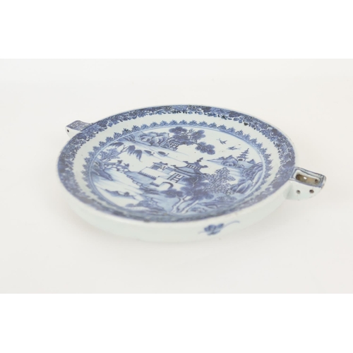 99 - Chinese blue and white porcelain warming dish, Qianlong (1736-95), decorated with the figures on a b... 