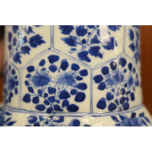 98 - Chinese blue and white cylinder vase, late 19th/early 20th Century, decorated with ducks and lotus w... 