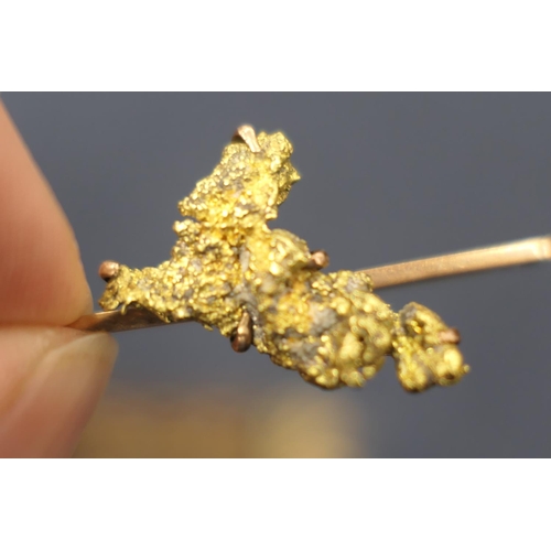 319 - Gold nugget bar brooch (untested and unmarked), gross weight approx. 7.7g