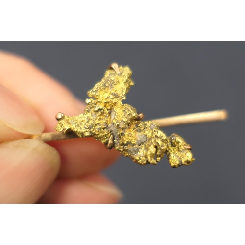 319 - Gold nugget bar brooch (untested and unmarked), gross weight approx. 7.7g