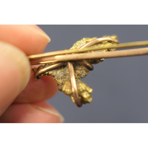 319 - Gold nugget bar brooch (untested and unmarked), gross weight approx. 7.7g