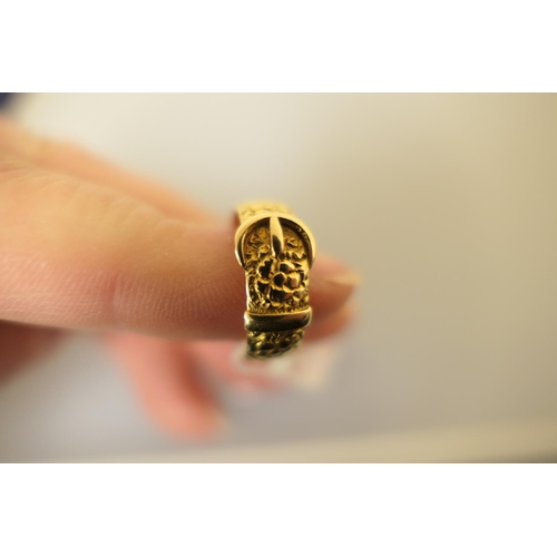 400 - 18ct gold belt ring, London 1884, foliate engraved throughout, size P, weight approx. 6.2g