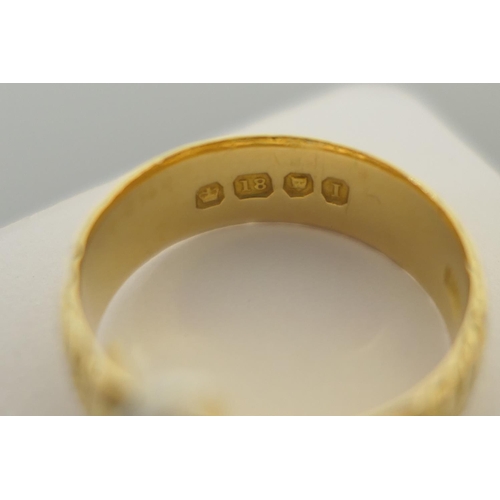 400 - 18ct gold belt ring, London 1884, foliate engraved throughout, size P, weight approx. 6.2g