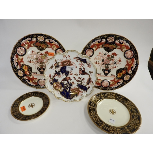 164 - Coalport Imari decorated plate, two Masons Imari plates, two Wedgwood Astbury plates (5)