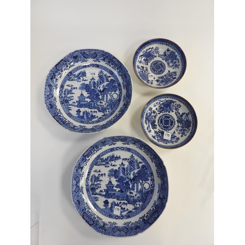 179 - Pair of Chinese blue and white bowls, Qianlong (1736-95), 26cm; also a pair of Chinese Fitzhugh patt... 