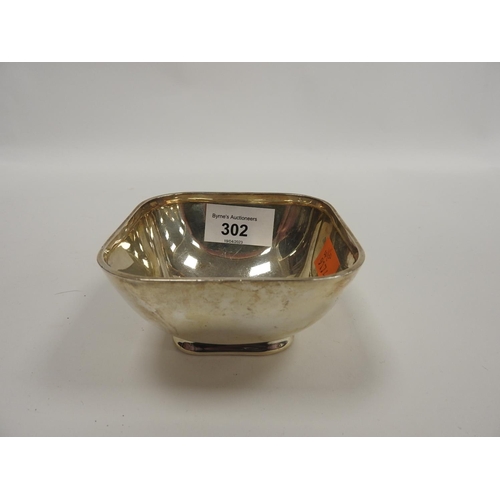 302 - Silver square shaped bowl, Sheffield 1946, weight 160g