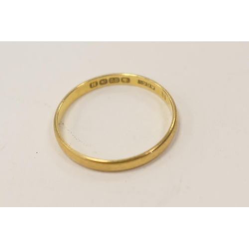 390 - 22ct gold wedding ring, weight 2g