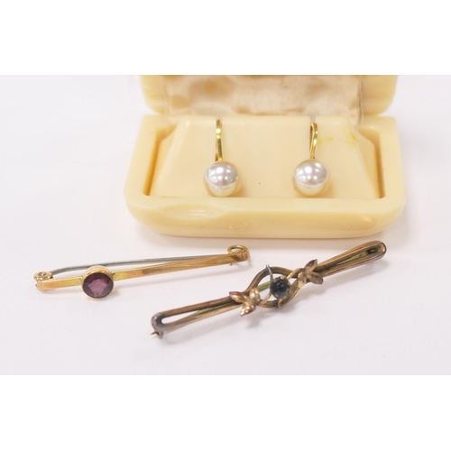 401 - 9ct gold and garnet bar brooch, further 9ct gold garnet bar brooch and a pair of Ciro 9ct gold mount... 