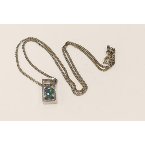 402 - Decorative opal doublet silver pendant necklace