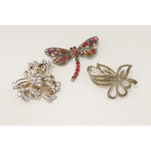 406 - Decorative costume brooches