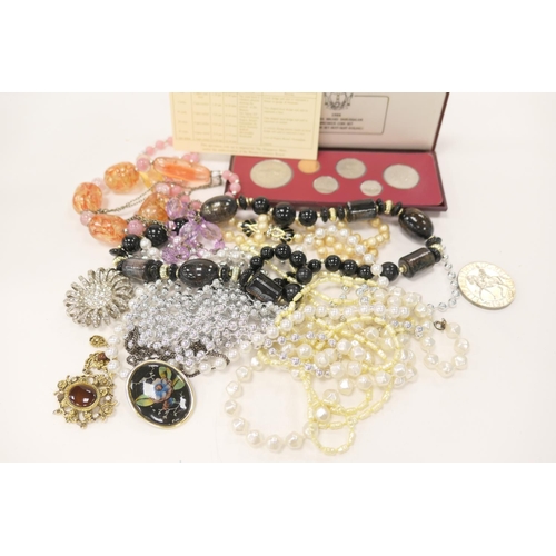 418 - Small amount of costume jewellery, Brunei 1988 coin set etc.