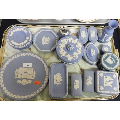 69 - Selection of modern Wedgwood jasper wares including lidded boxes, table lighter, Christmas plate etc... 