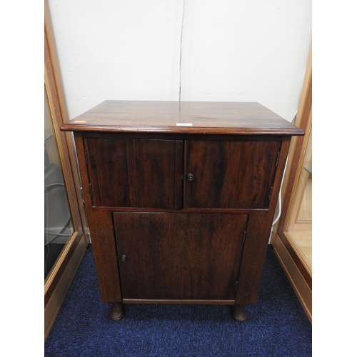 322 - Mahogany small three door cabinet