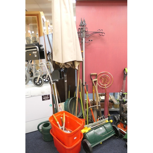 Garden parasol, two hanging basket stands, mixed gardening tools etc