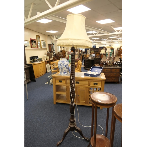 510 - Mahogany wrythen moulded standard lamp on claw and ball feet, height to the top of the column 157cm