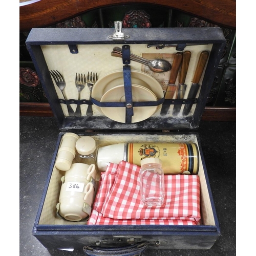 386 - Queen Elizabeth II coronation picnic hamper