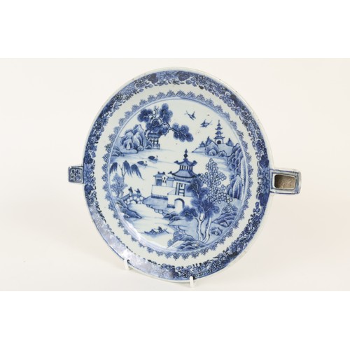 59 - Pair of Chinese blue and white bowls, Qianlong (1736-95), finely decorated with a pavilion landscape... 