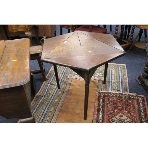 522 - Unusual oak drop leaf triangular table, 19th Century