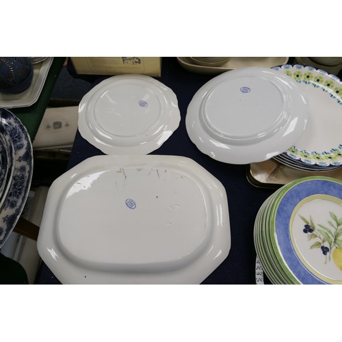 113 - Copeland Spode's Italian pattern blue and white bread bin, other Spode blue and white ware including... 