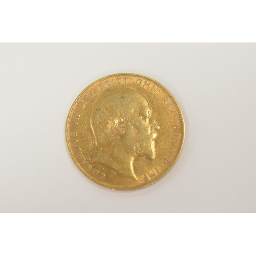 284 - Edward VII gold sovereign, weight approximately 7.96g (mount mark)