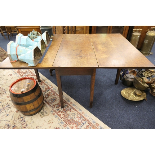 554 - Early 19th Century oak drop leaf dining table, width 113cm