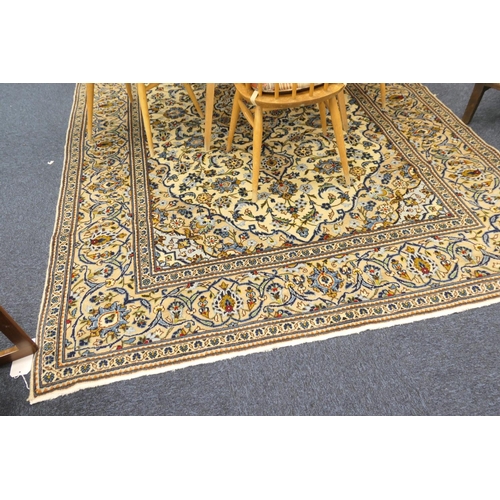 583 - Kashan carpet, fawn field size approx. 300cm x 198cm