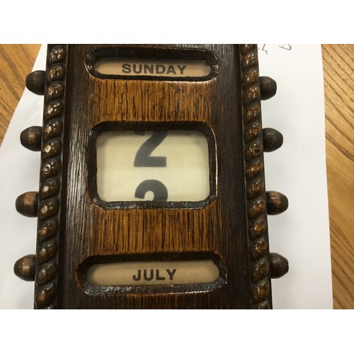 211 - George V oak desk calendar, 16cm