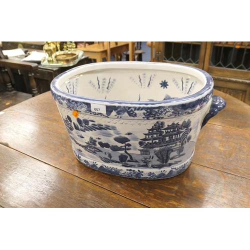 607 - Chinese porcelain/ironstone footbath, 55cm