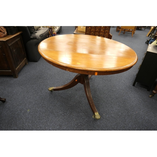 587 - Mahogany circular tilt top breakfast table, 104cm diameter