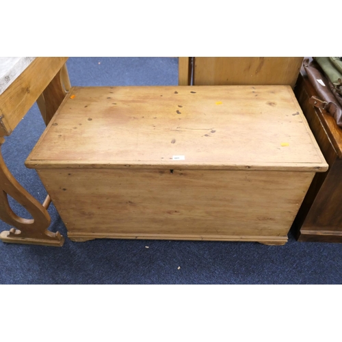 601 - Victorian pine blanket box, width 96cm