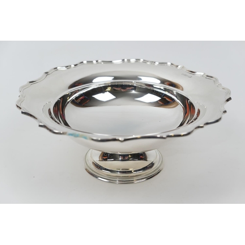 109 - George V silver pedestal fruit bowl, by Barker Bros., Chester 1918, shaped circular form on a steppe... 