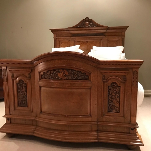 958 - CATALOGUE AMENDMENT 16/11/23: This bed does not have a base or mattress
Fine quality carved walnut d... 