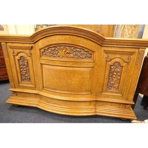 958 - CATALOGUE AMENDMENT 16/11/23: This bed does not have a base or mattress
Fine quality carved walnut d... 