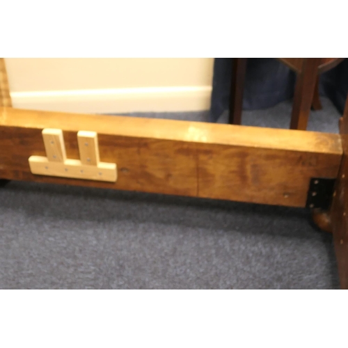 958 - CATALOGUE AMENDMENT 16/11/23: This bed does not have a base or mattress
Fine quality carved walnut d... 